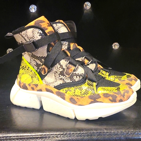 CAPE ROBBIN High Top Sneaker animal and reptile print super cool woman's/Girls - Picture 1 of 4